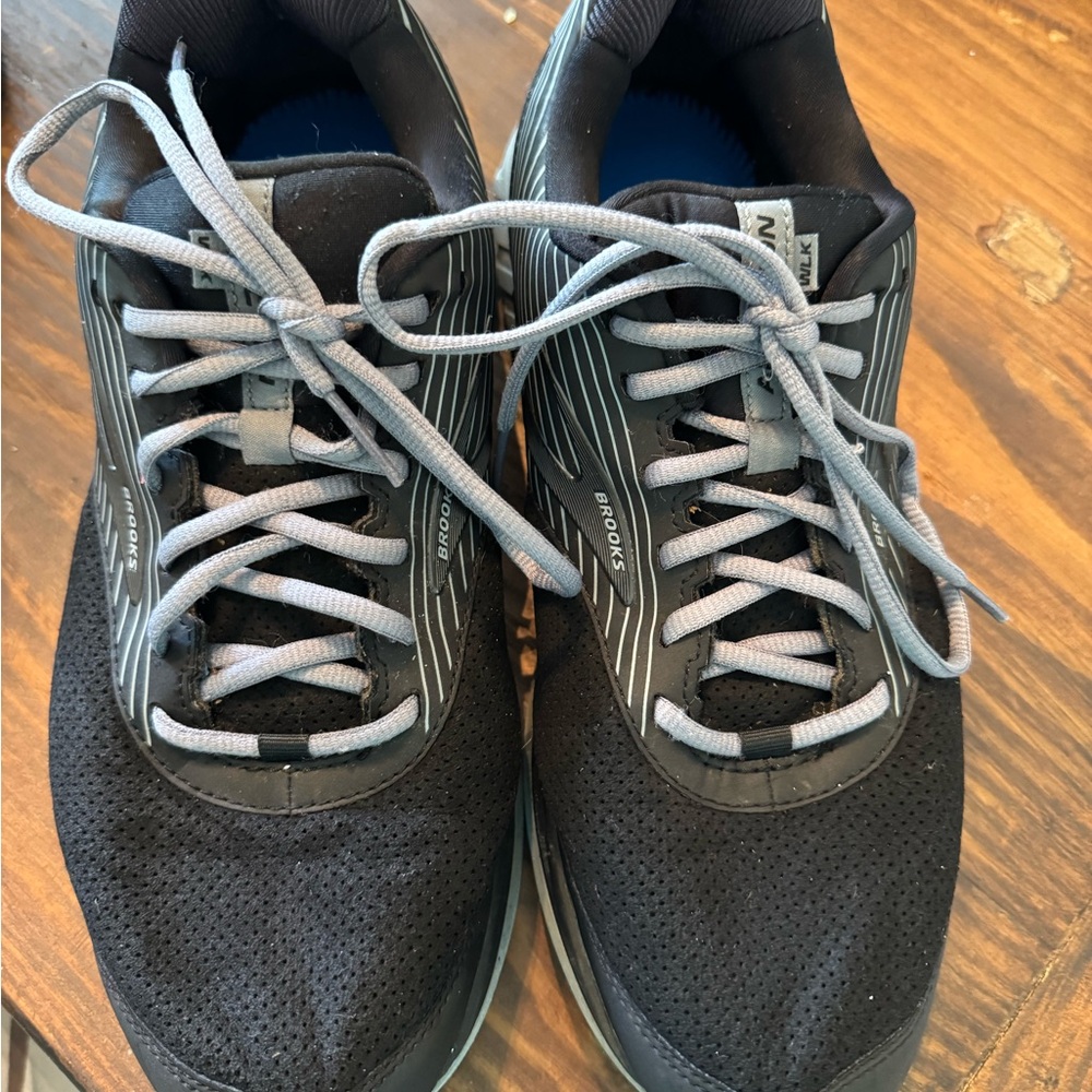 Brooks Black Addiction Athletic Running Shoes with Gray Laces